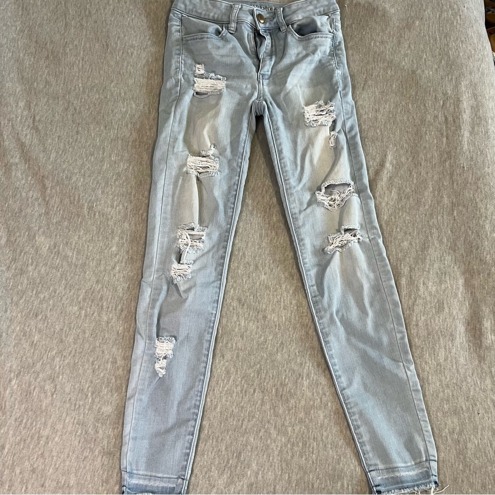 American Eagle Outfitters Light Wash Skinny Jeans Distressed